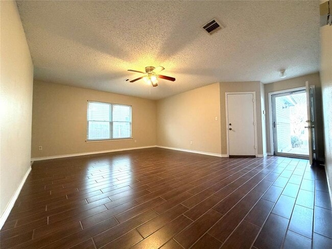 Foto del edificio - 12932 Heyerdahl Dr