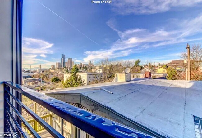 Building Photo - 1609 S Weller St