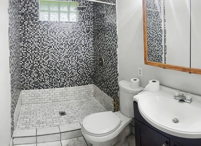 Foto del edificio - 9324 Kavik St