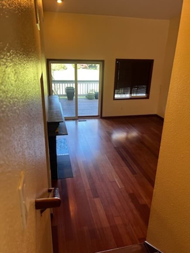 Building Photo - Condo with a golf course view