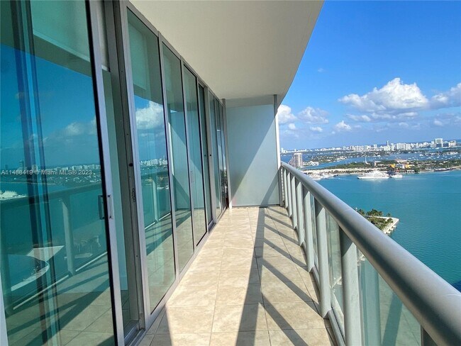 Foto del edificio - 888 Biscayne Blvd