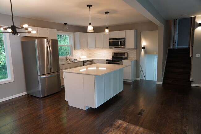 Foto del edificio - 14115 Knollway Dr S