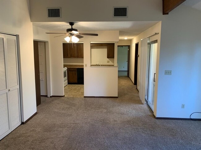 Building Photo - 451 Westwood Dr