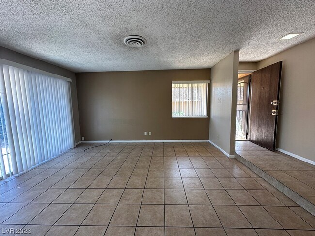 Building Photo - 2487 Paradise Village Way