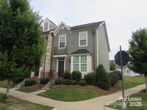Building Photo - 1604 Lovers Lawn Trace