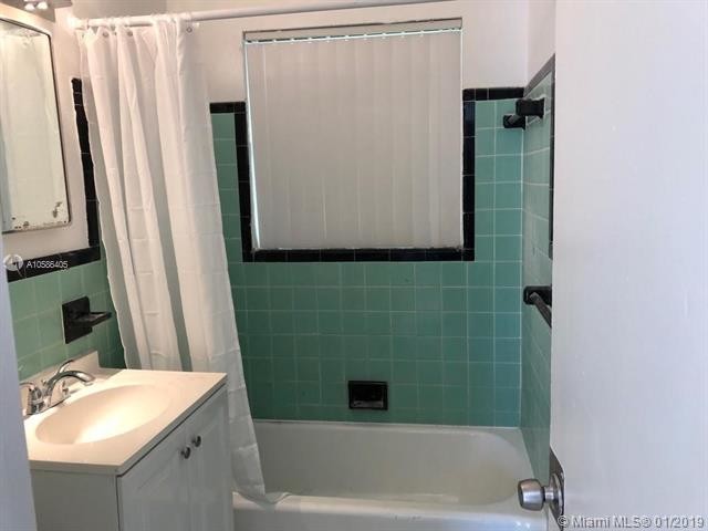 Foto del edificio - 2431 Plunkett St