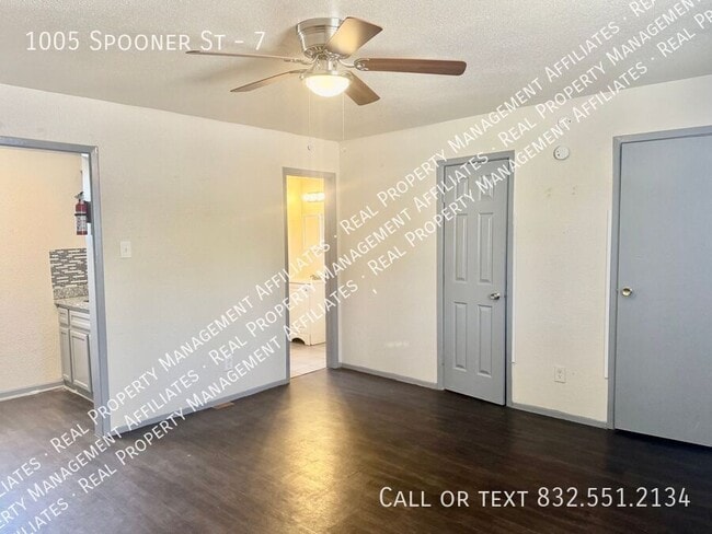 Building Photo - 1005 Spooner St