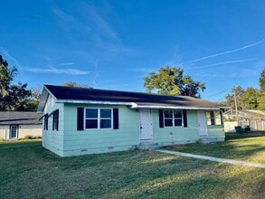 Building Photo - 38601 6th Ave