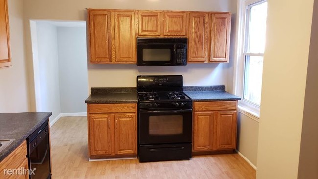 Building Photo - 3 br, 1 bath House - 327 Middleton St