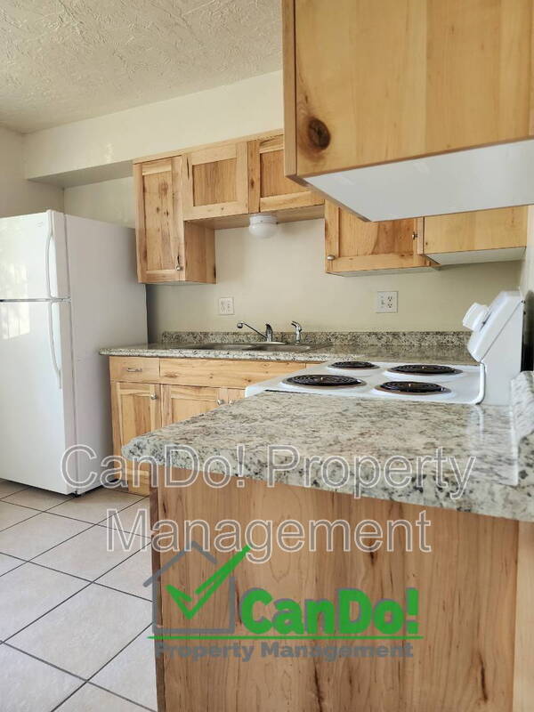 Foto del edificio - 250 Carol Dr