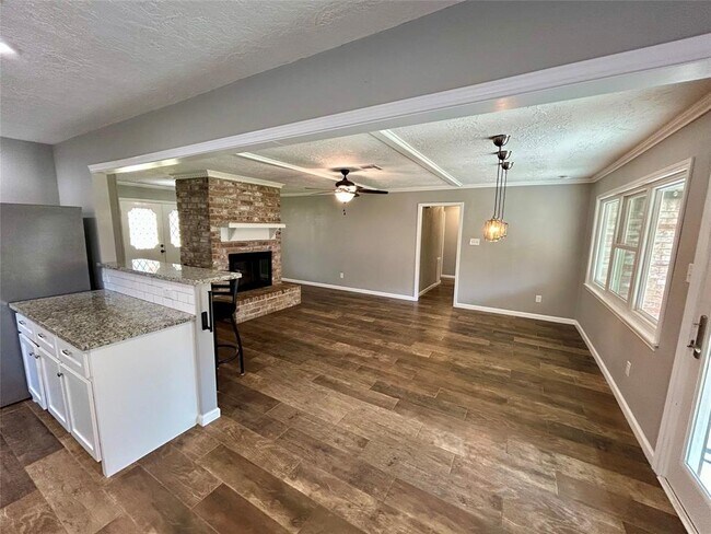Foto del edificio - 3319 Meadowcreek Dr