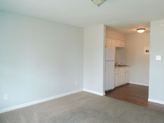 Building Photo - 2026 Waldron Rd
