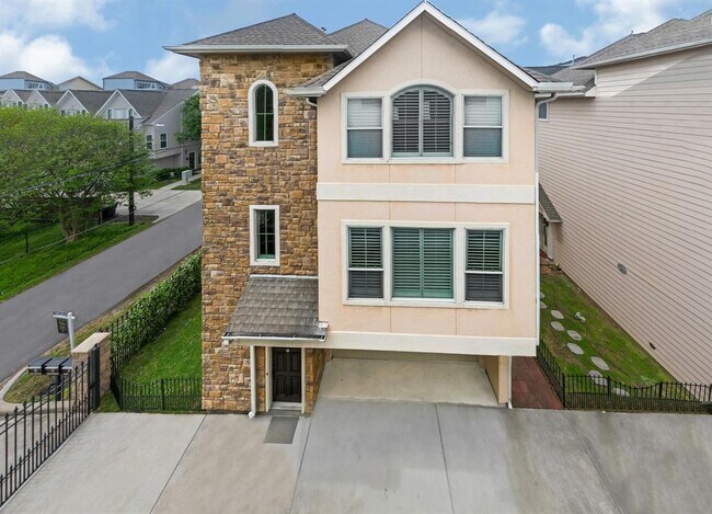 Building Photo - 1714 Ovid St