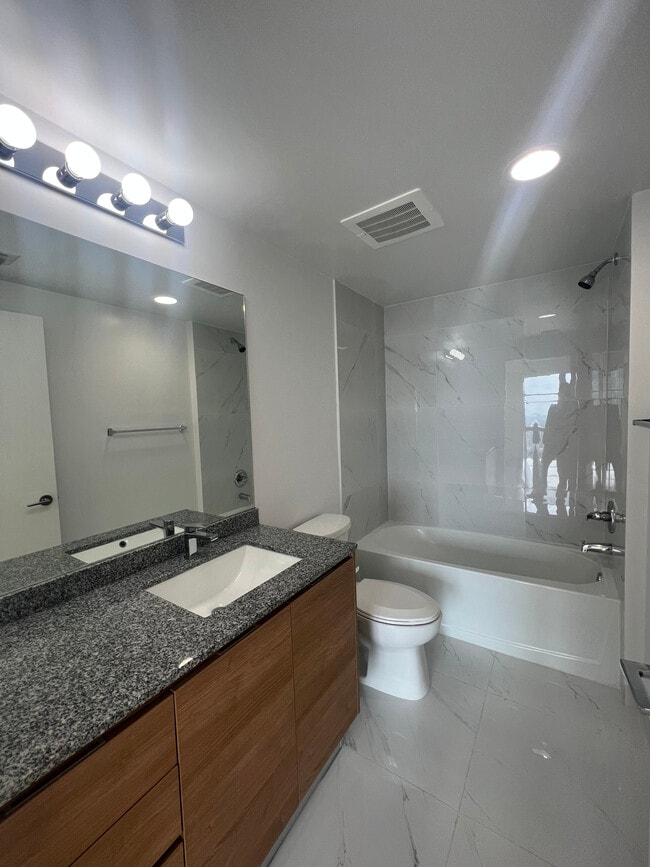 Foto del edificio - 1027 NW 1st Ct