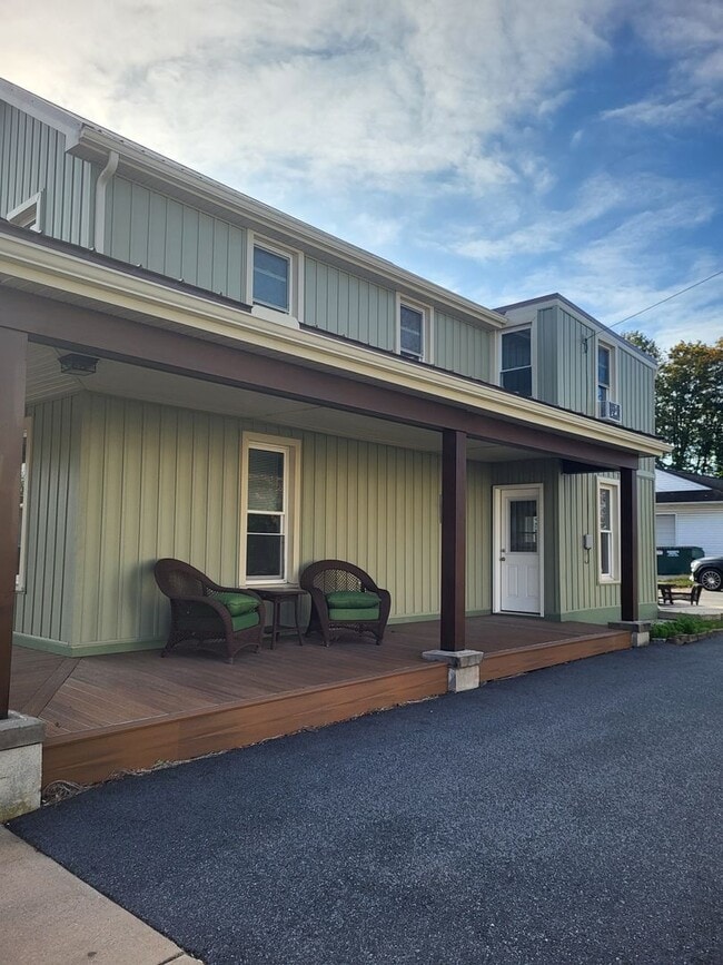 Foto del edificio - Fully Furnished Single Family Home In Akron