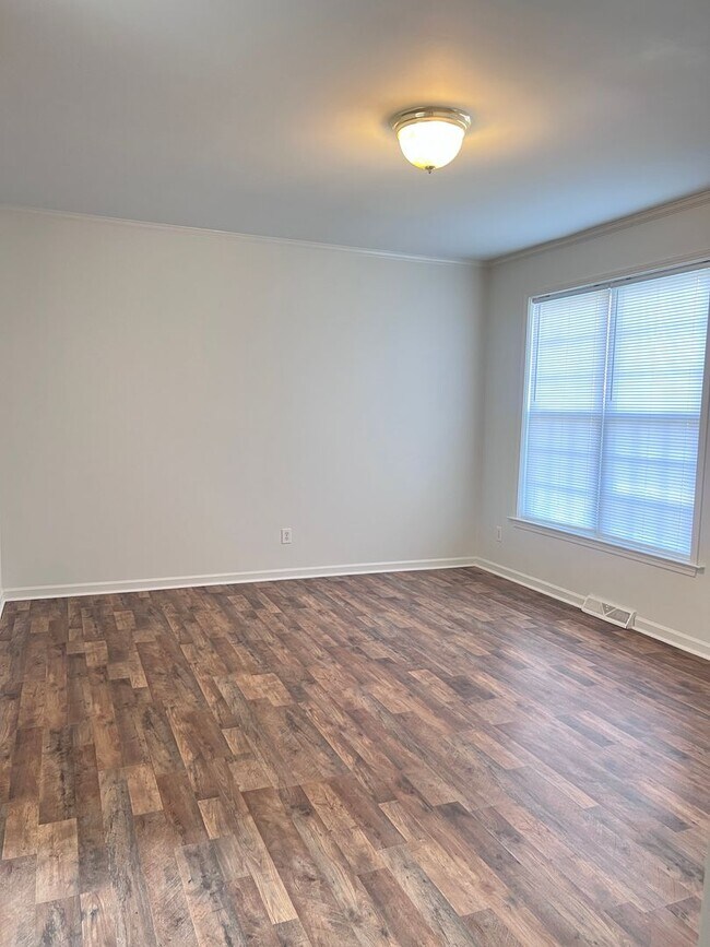 Foto del edificio - 27 Spicewood Rd