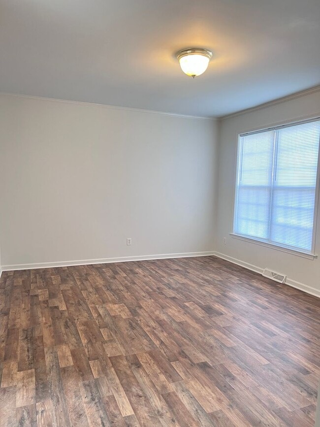 Building Photo - 27 Spicewood Rd