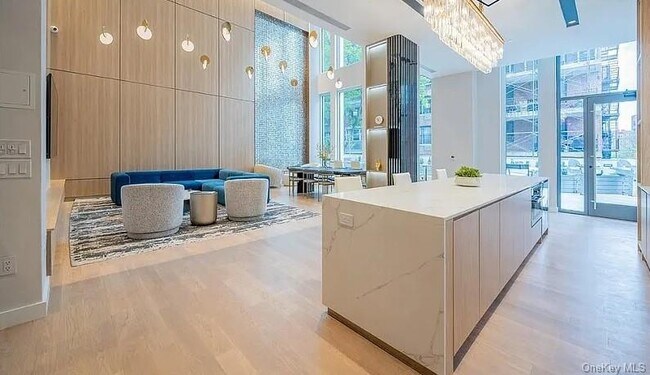 Foto del edificio - 136-18 Maple Ave