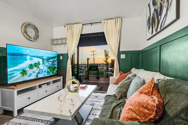 Foto del edificio - 5551 Churchward St