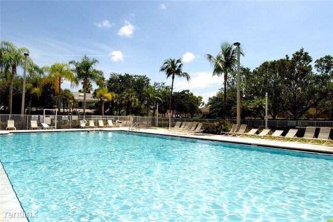 Building Photo - 2 br, 1.5 bath Townhome - SANIBEL
