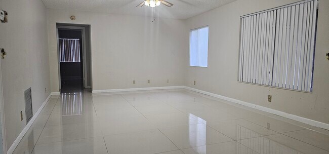 Foto del edificio - 4731 Sable Pine Cir