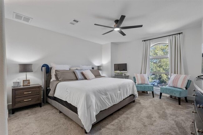 Building Photo - 10811 Greenwillow Dr