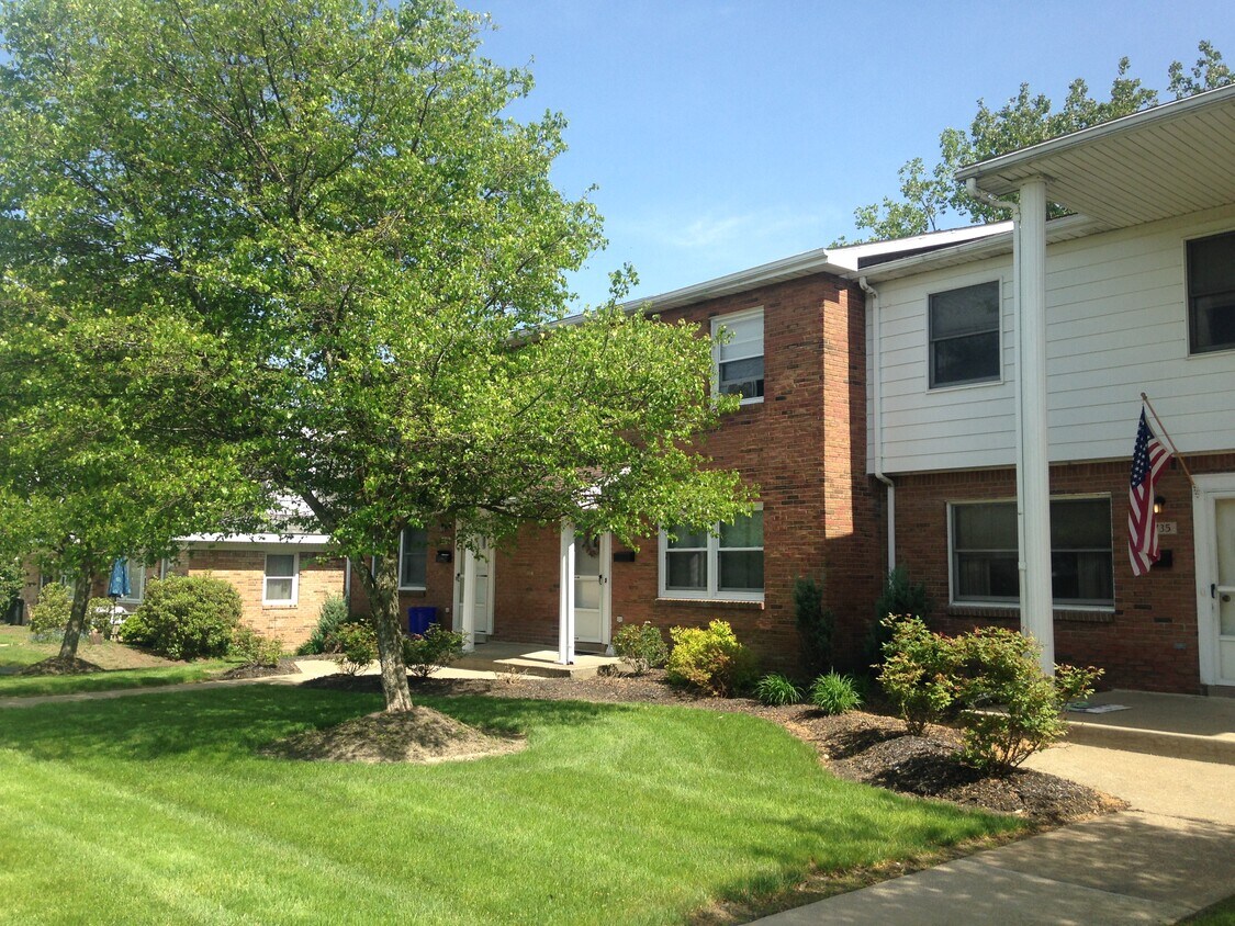 737 E Grandview Blvd, Erie, PA 16504 Townhome Rentals in Erie PA
