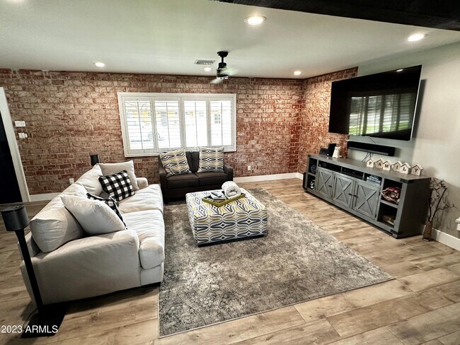 Foto del edificio - 7235 N 16th Dr