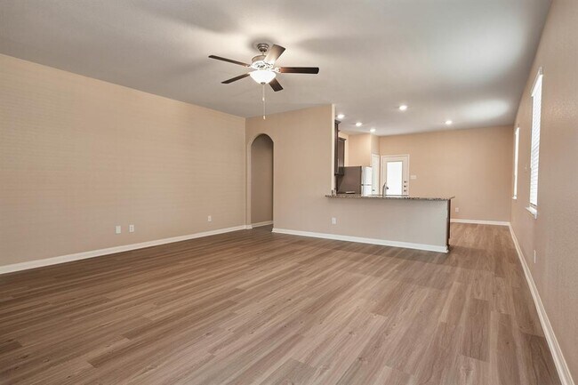 Building Photo - 22042 Lost Lantern Dr