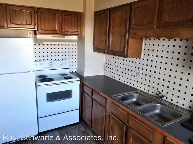 Building Photo - 2 br, 1 bath House - 407 E. Graves