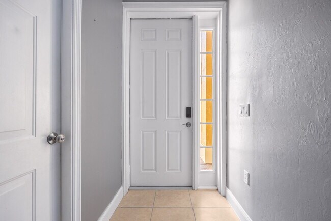 Building Photo - 3212 Sea Haven Ct