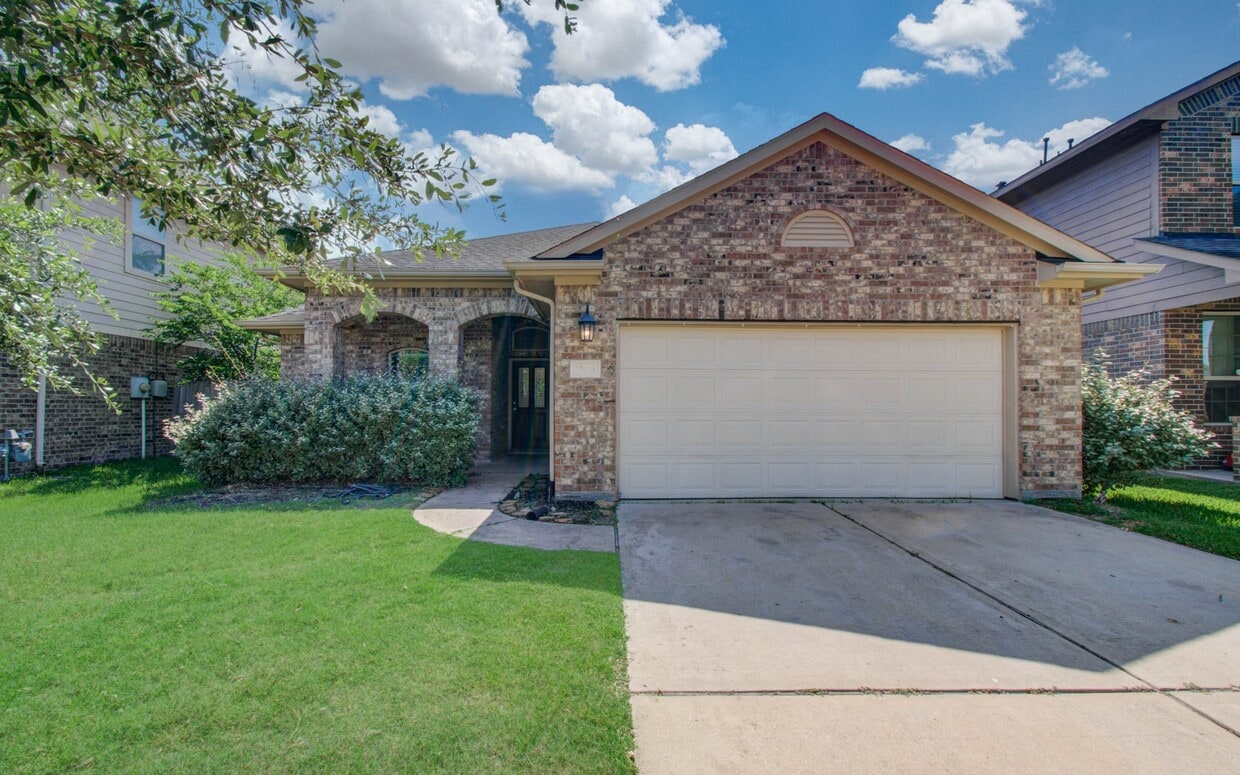 Foto principal - 15618 Whispering Green Dr