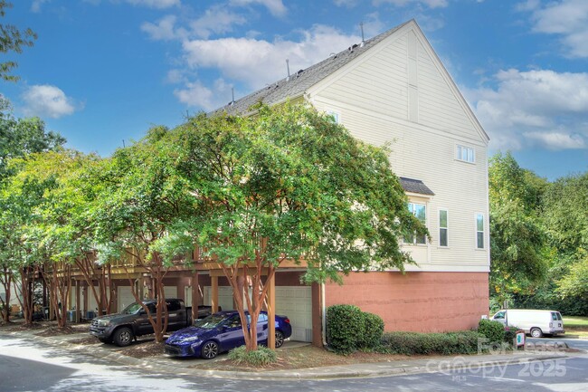 Foto del edificio - 135 N Sycamore St