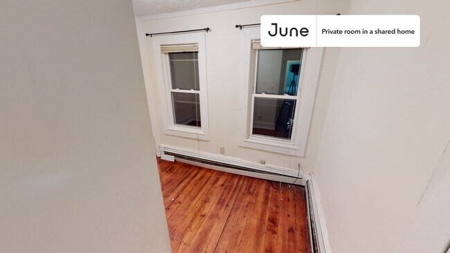 Building Photo - Private bedroom in 4 bed/2 bath Home