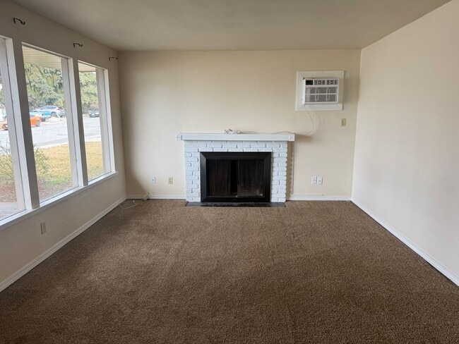 Foto del edificio - Now renting 3 bedroom duplex