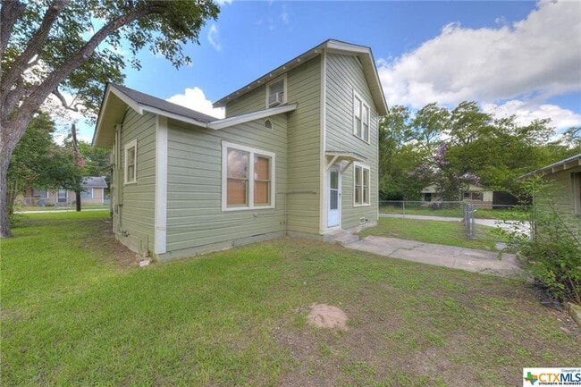Building Photo - 761 E Ireland St