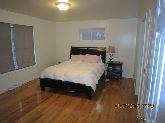 bedroom - 189 S Pine Ave