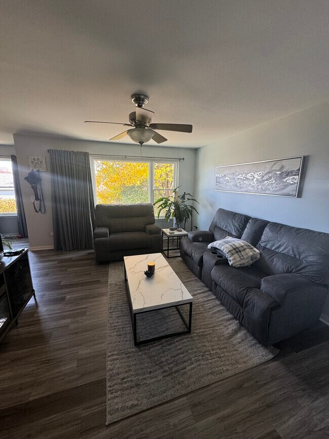 Living Room - 350 Wethington Dr