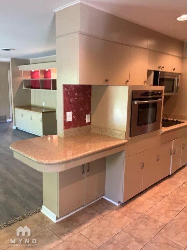 Building Photo - 7527 Quail Run Dr