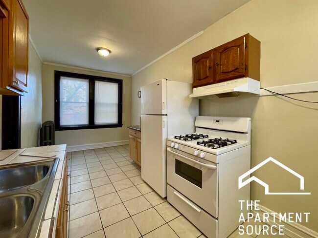 Foto del edificio - 2402 N Leclaire Ave