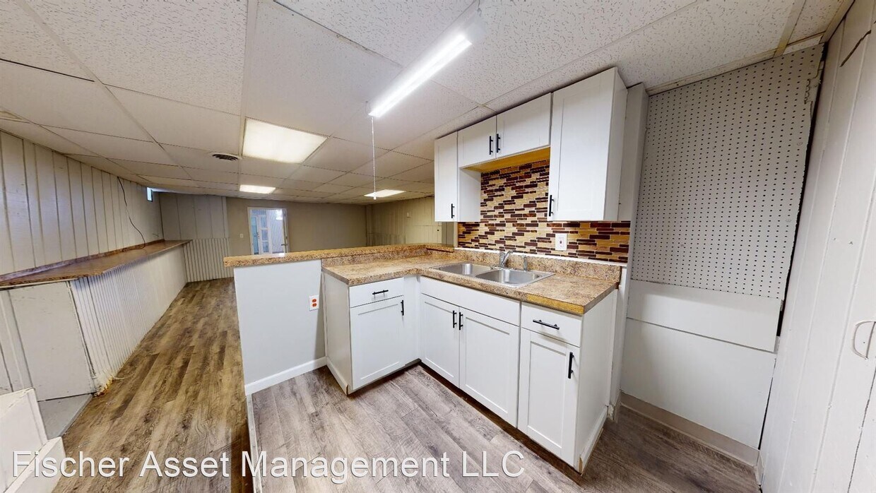 Primary Photo - 3 br, 1 bath Apartment - 6904 Lorain Ave 6...