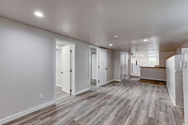 Foto del edificio - Basement Unit 2 Bedroom 1 Bath in Duplex