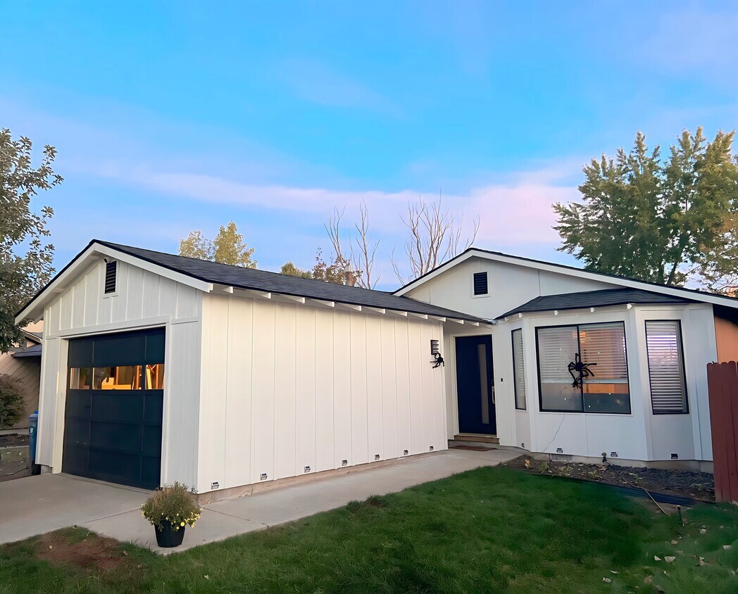 Foto principal - 6949 W Gillis Dr
