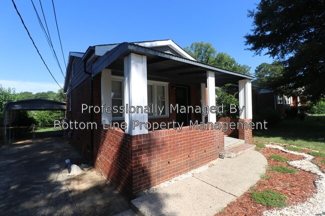 Building Photo - 1335 Orvis St