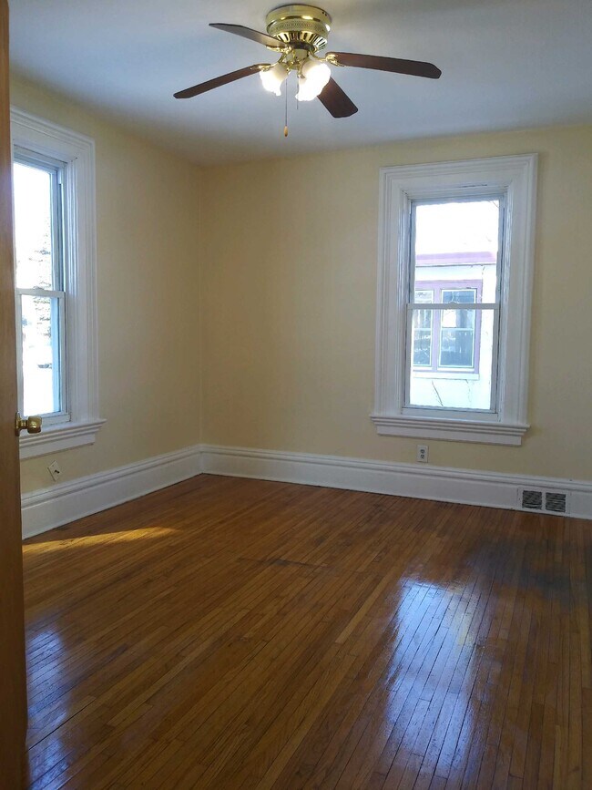 Building Photo - 115 N Longwood St