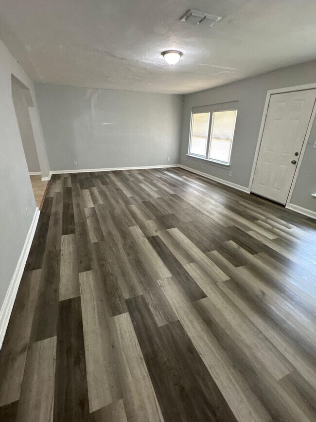 Foto del edificio - Renovated 3/1 Ready to Move In!