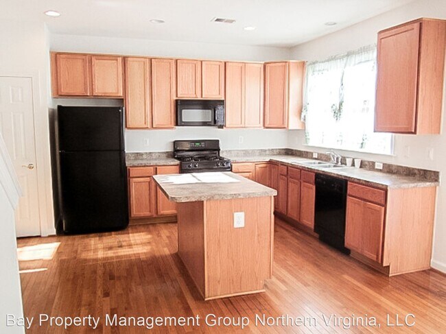 Building Photo - 3 br, 3.5 bath House - 8121 HARD SHALE ROAD