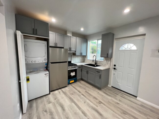 Building Photo - 7333 Dinsdale St