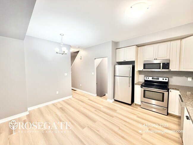 Photo du bâtiment - Modern 2-Bedroom Townhouse in Kitchener | 2 Parking Spots + Pet Friendly