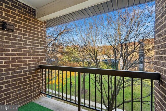 Foto del edificio - 11238 Cherry Hill Rd
